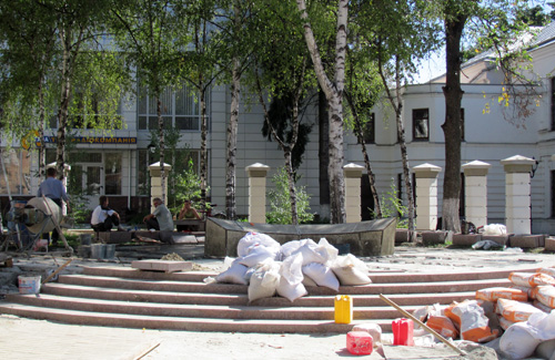 Будівництво пам'ятника Раїсі Кириченко у Полтаві