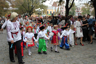 Парад вишиванок у Полтаві зібрав понад 3000 учасників