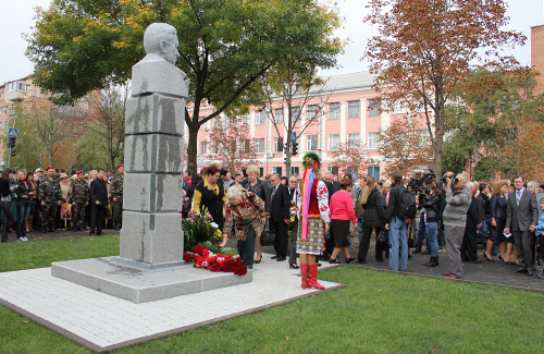 У Полтаві відкрили пам’ятник Анатолію Кукобі