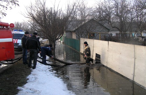 Для борьбы с последствиями наводнения в Кременчуге привлекалась техника МЧС