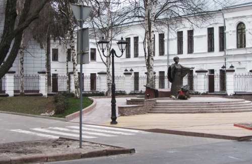 Біля пам’ятника Раїсі Кириченко в Полтаві виник рай для пішоходів