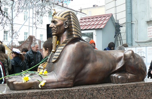 Оригинальный памятник писателю Паустовскому в Одессе