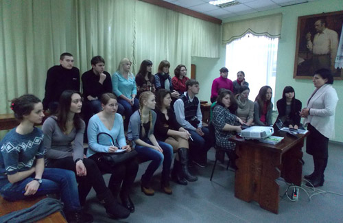 Полтавську молодь вчать проводити лекції про шкідливість алкоголю та тютюнопаління