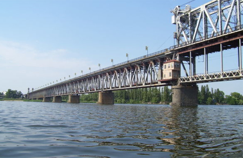 Міст через Дніпро в Кременчуці знаходиться у критичному стані