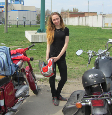 Учасниця акції «Увага, мотоцикліст!»