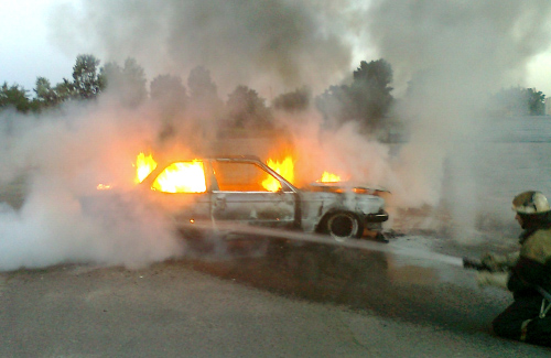 На Полтавщине на ходу сгорел BMW-316