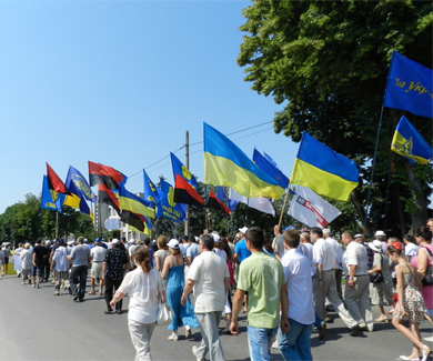 У День Конституції України громада Решетилівського району ініціювала акцію «Вставай, Решетилівщино!»