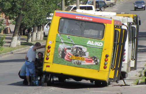 Автобус «Богдан» без колеса