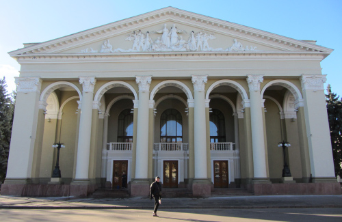 Полтавський обласний театр імені Гоголя знову готують до реставрації