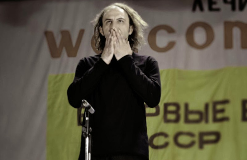 Олексій Коломійцев на сцені Незалежного Московського театру