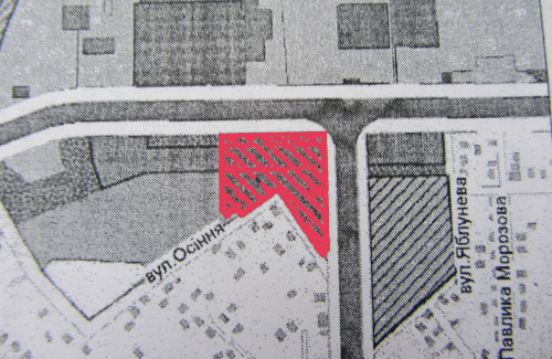 Червоним позначена ділянка землі яку виділили для будівництва  міськрайонного центру зайнятості