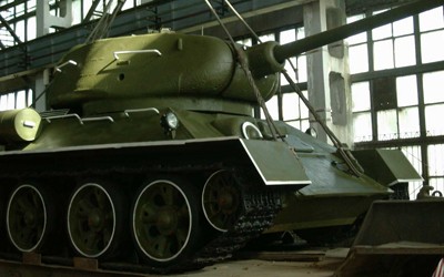 Відновлений танк у цеху Харківського танкоремонтного заводу