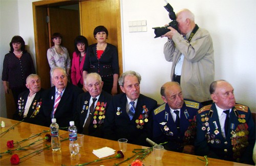 Ветеранів вітали з наступаючим святом Перемоги