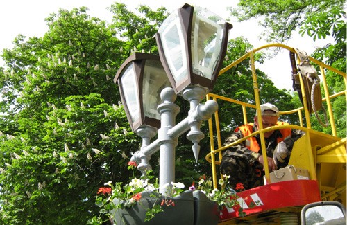 Замена лампочек в Корпусном парке Полтавы