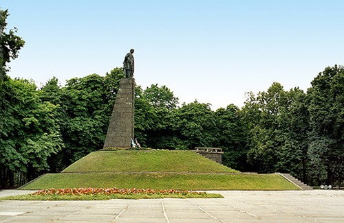 Памятник Тарасу Шевченко на Тарасовой горе в Каневе