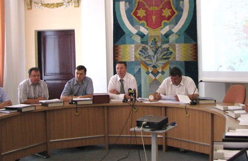 Члени міськвиконкому на засіданні