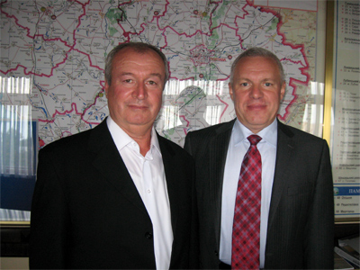 Хасан Каншаов и губернатор Полтавщины Валерий Асадчев 23 сентября 2009 года