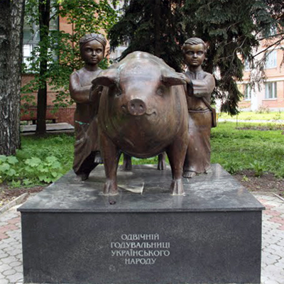 Памятник «Вечной кормилице украинского народа» в Полтаве