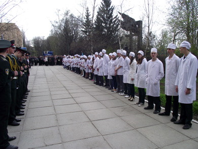 В Полтаве возле памятника ликвидаторам последствий аварии на ЧАЭС прошел митинг-реквием