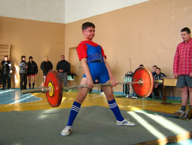Галстян Карен (в/к 56), вес штанги - 130 кг