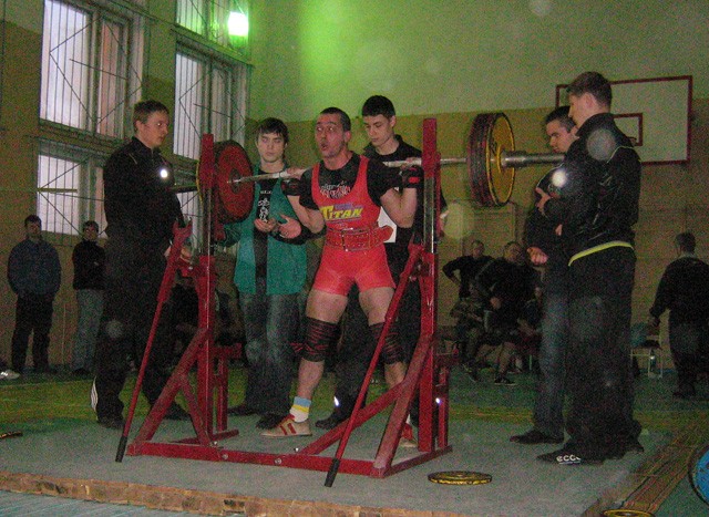 Задворный Борис (в/к 82.5), вес штанги - 255 кг
