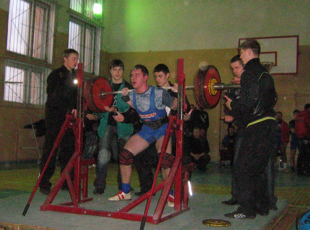 Ященко Сергей (в/к 82.5), вес штанги - 230 кг