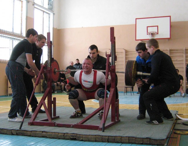 Листопадный Сергей (в/к 100), вес штанги - 310 кг
