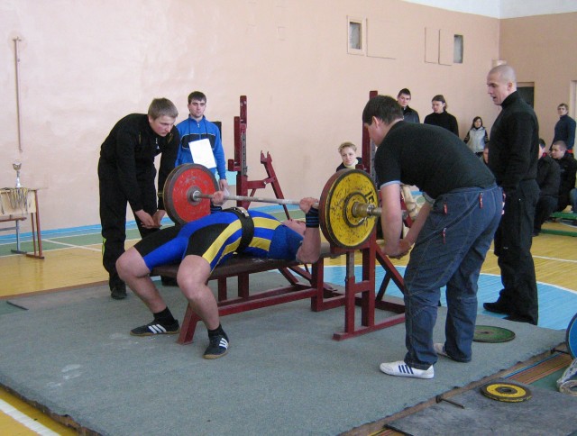 Калиниченко Игорь (в/к 110), вес штанги - 160 кг