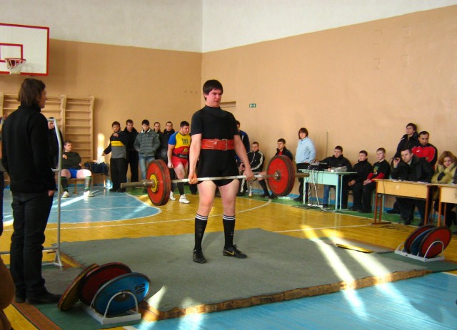 Гармаш Сергей (в/к 110), вес штанги - 180 кг