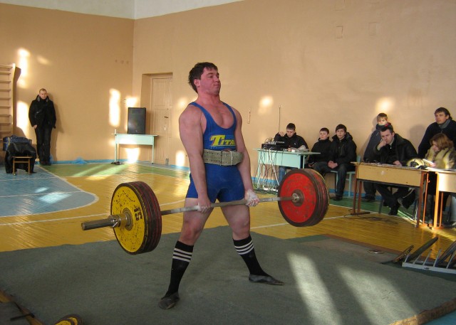 Стежка Александр (в/к 100), вес штанги - 255 кг