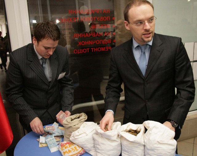 Олег Дейнека считает деньги