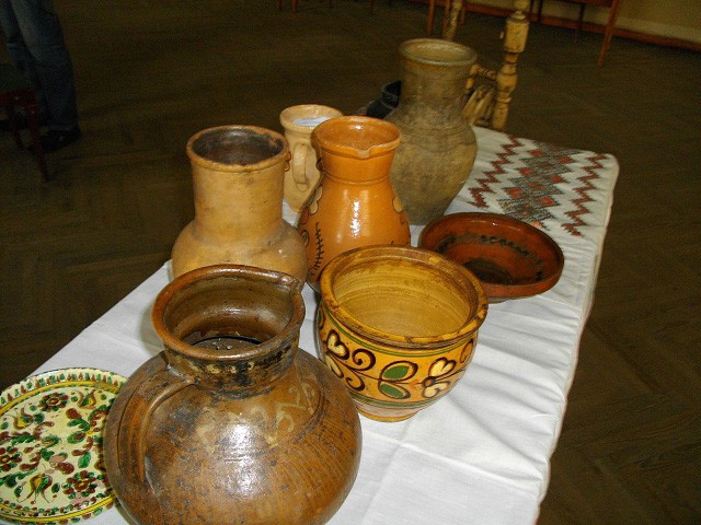 Традиційний глиняний посуд