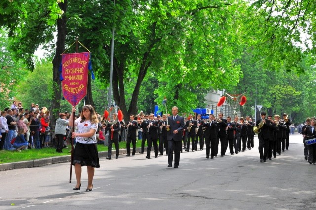 Відкривав парад оркестр Полтавського музичного училища імені М.В. Лисенка