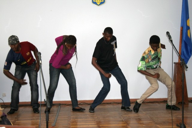 Запальний африканський танець студентів підготовчого факультету ПДАА