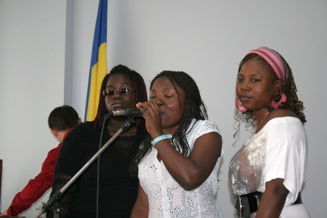 Студентки з Африки співають пісню «Квітка-душа»