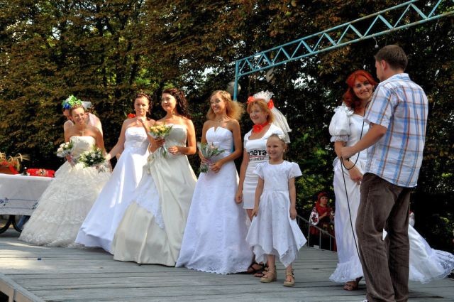 В рамках фесту було розіграно автентичне українське весілля, також обирали найкращу наречену