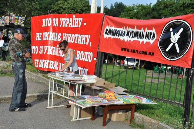 На фесті продавали книги українських письменників та дитячі казки українською. Середня ціна 22-30 грн.