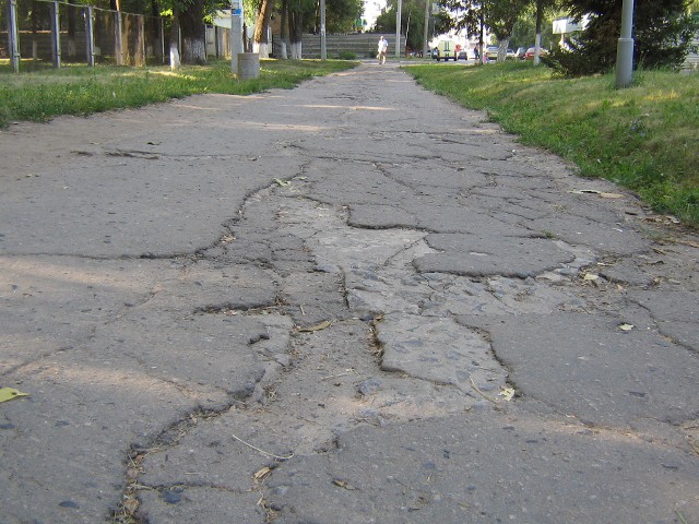 Тротуар на ул. Петра Юрченко