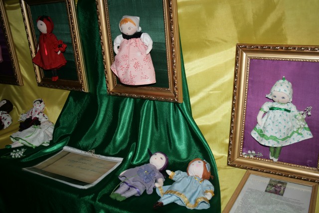 Ляльки, зроблені за проектом майстерні Ліги порятунки дітей