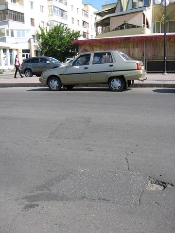 Відремонтована частина вулиці Жовтнева у Полтаві. Тепер однією проблемою у місті стає менше…
