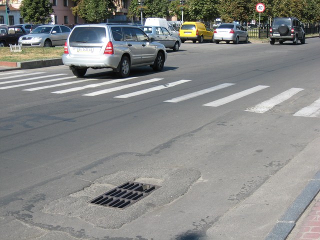 Відремонтована частина вулиці Жовтнева у Полтаві. Тепер однією проблемою у місті стає менше…