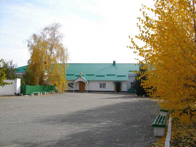 Монастирська будівля