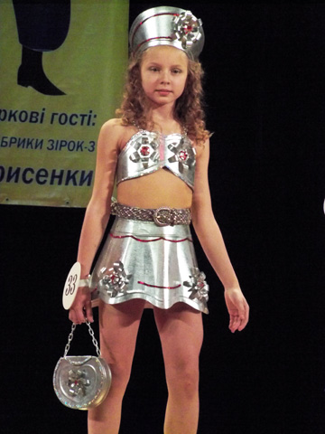 Анастасія Норка — костюм виконаний з сталі