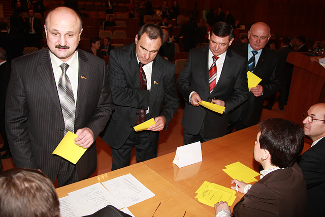 Вибори до керівництва обласної ради проводились таємно...