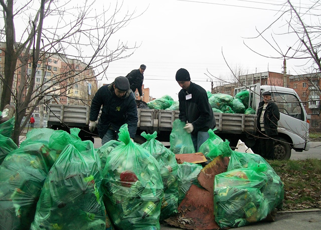 Учасники акції зібрали близько 400 120-літрових мішків зі сміттям