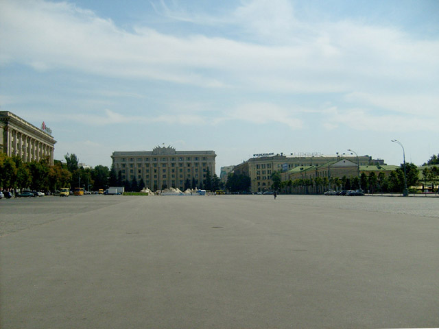 Площа Свободи — найбільша площа міста