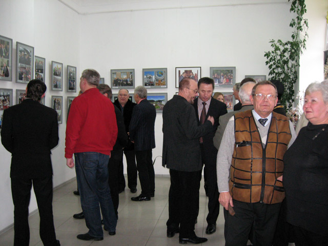 Перші відвідувачі виставки