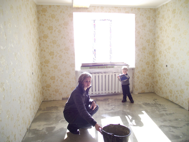 Маленький Святослав у своїй новій квартирі
