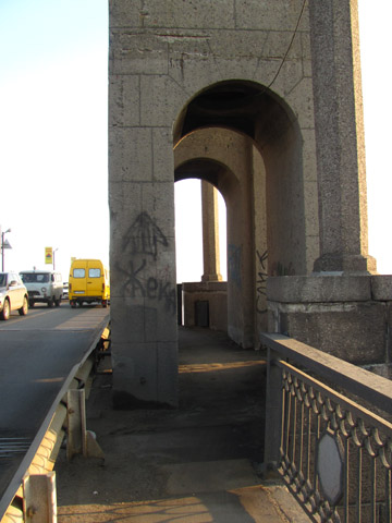 Пешеходный вход непосредственно на мост