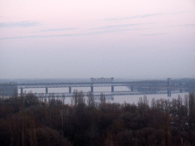 Вид на Днепр и Крюковский мост с высоты 14-го этажа